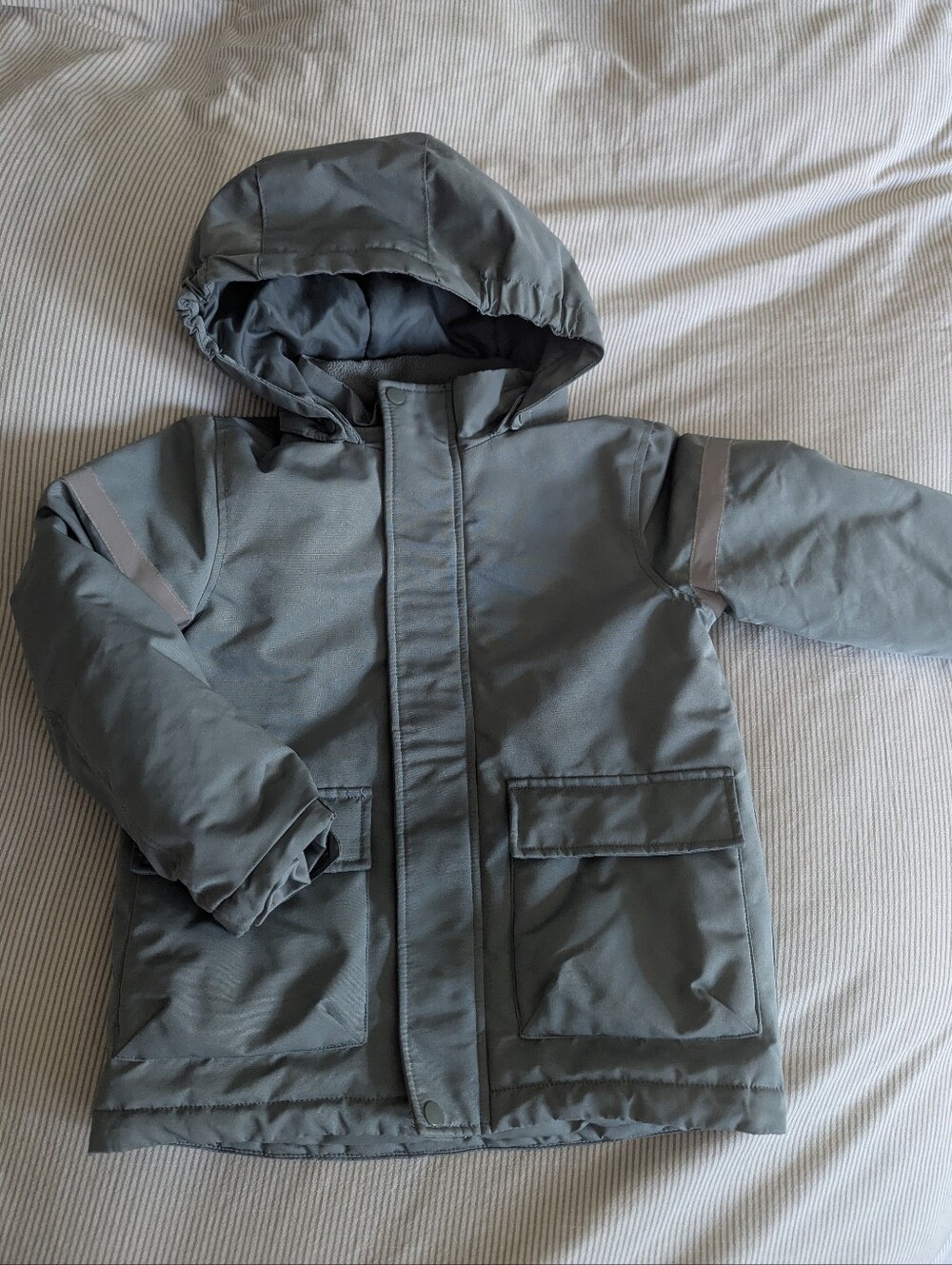 H&M Kids Hooded Puffer Jacket in Gray/Green